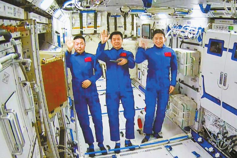 7月25日在北京航.jpg 7月25日在北京航.jpg